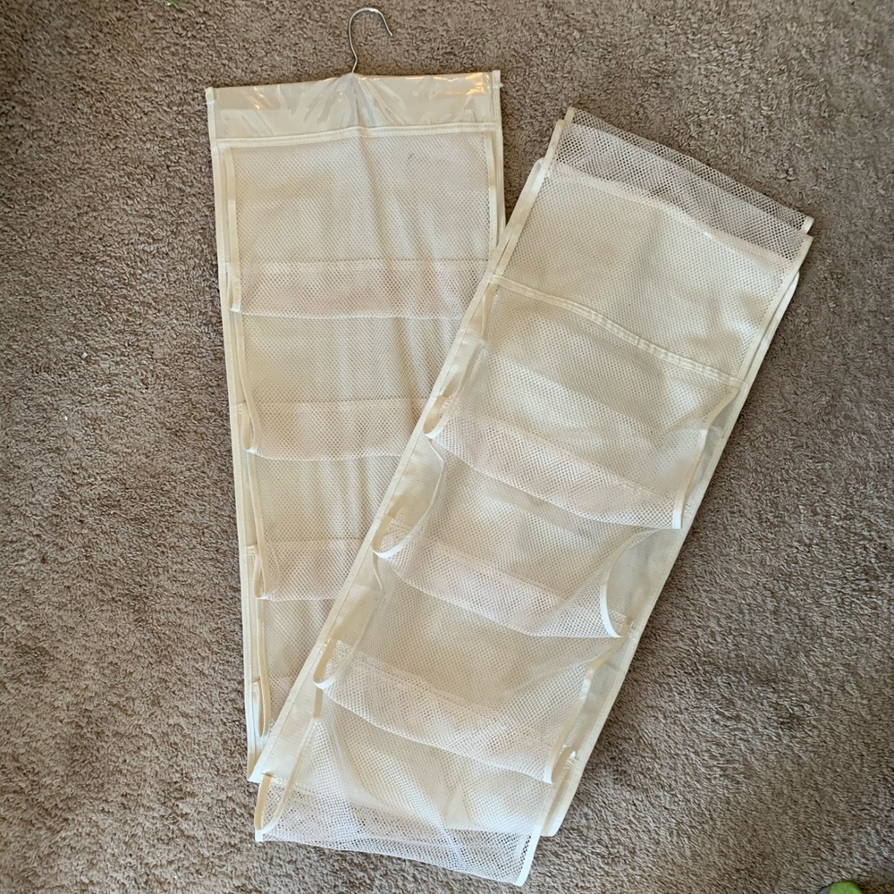 Hanging mesh shoe holder